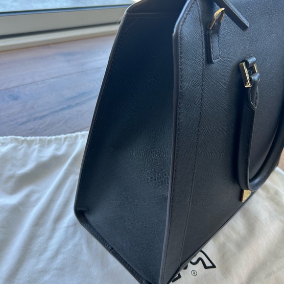 Beautiful classy Saffiano leather MCM bag. Comes with dust bag & straps - Picture 4 of 9